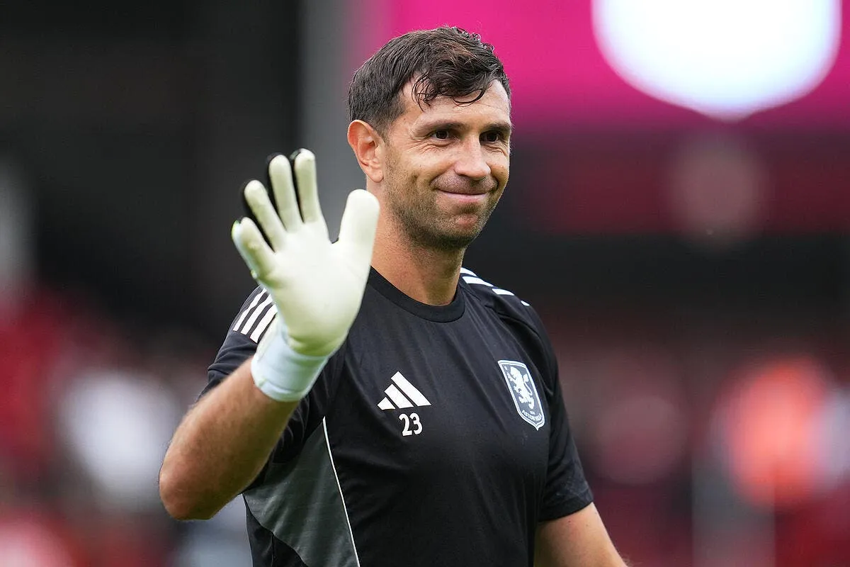 Man Utd : Dibu Martinez tout proche de remplacer Onana