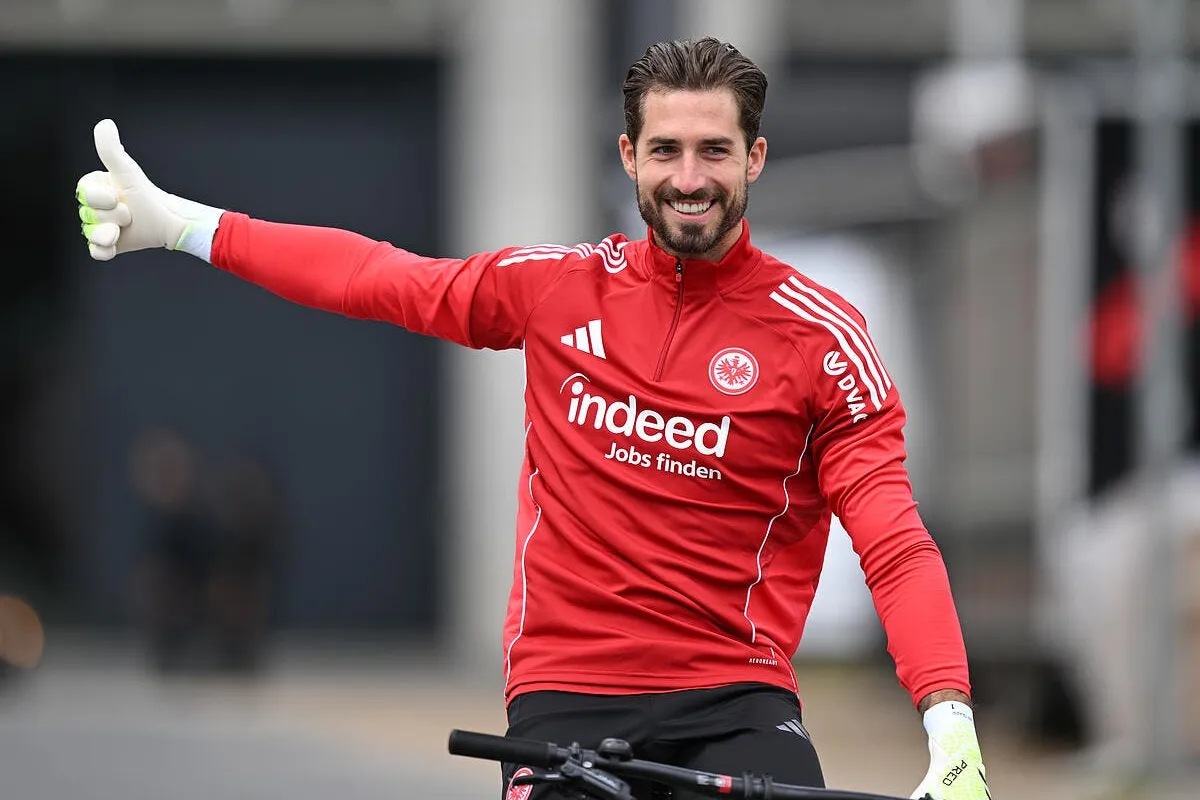 Kevin Trapp revient à Paris, c'est encore pour cirer le banc