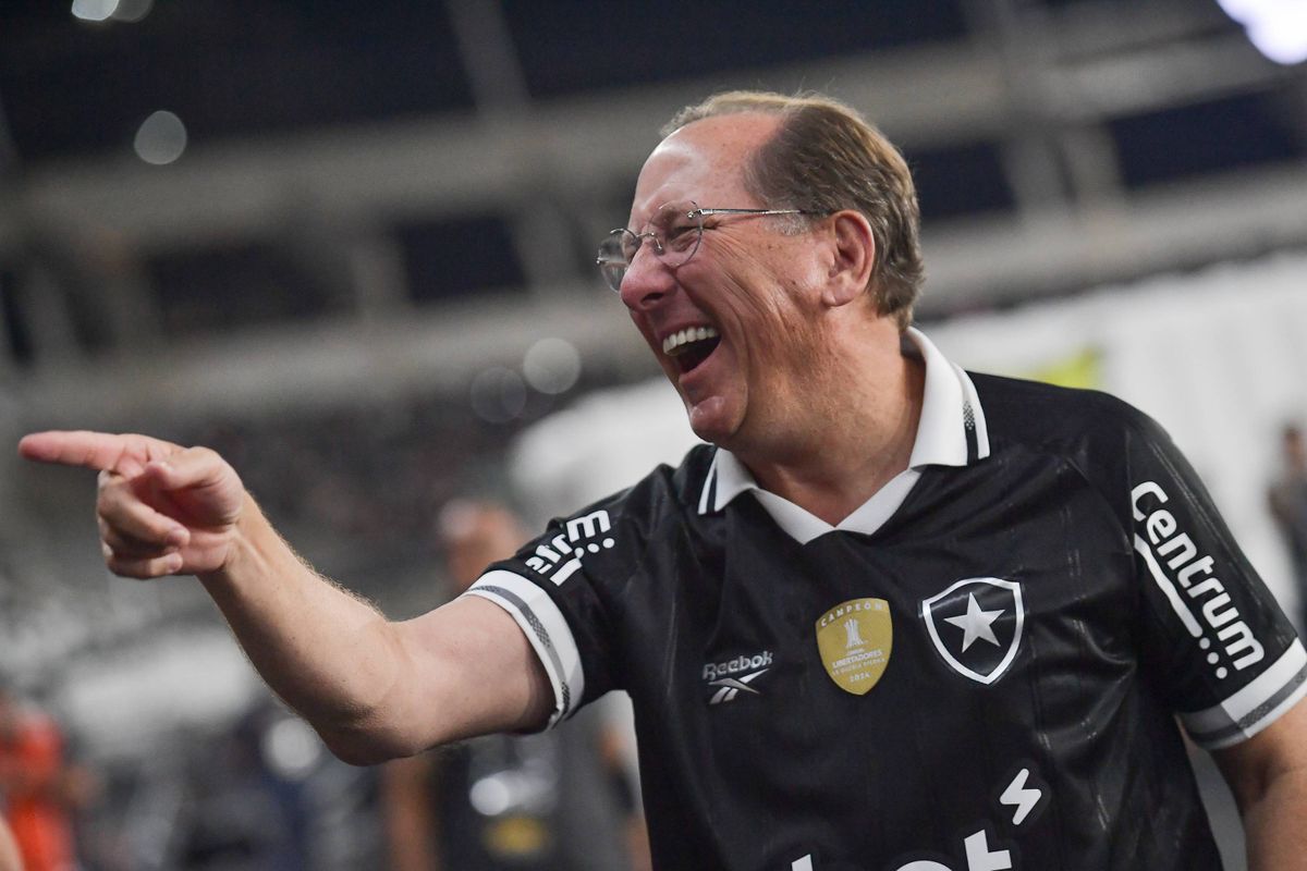 Textor viré, Botafogo se fâche