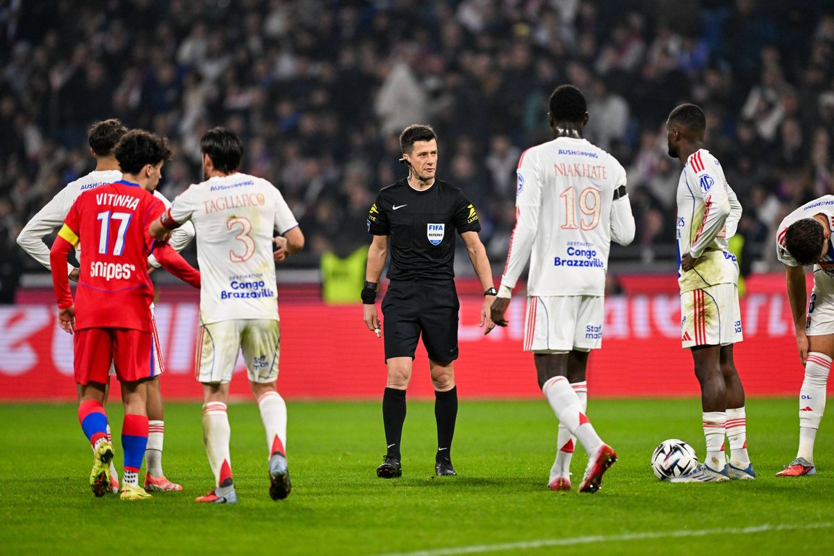 Pénalty, faute, but, l'arbitrage d'OL-PSG fait hurler