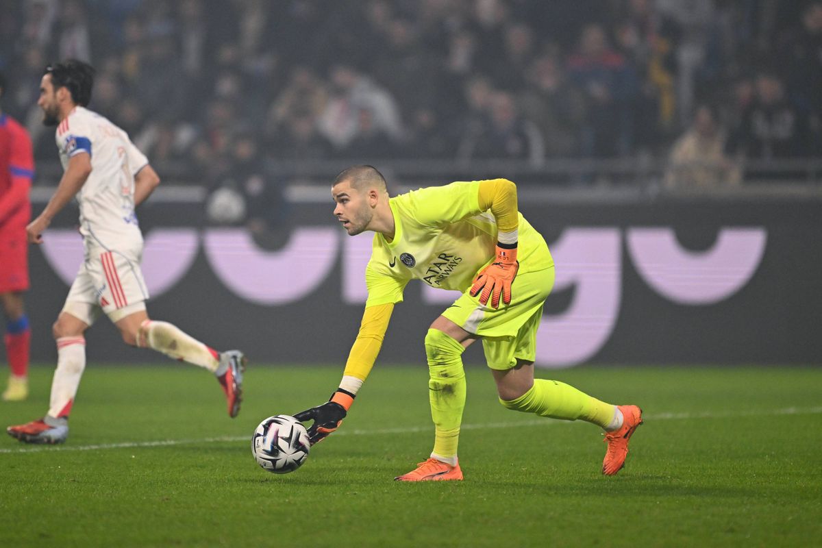 PSG : Lucas Chevalier en énorme danger avec Luis Enrique