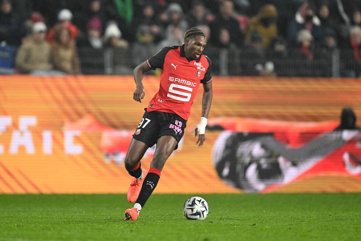 Transfert à 20 ME, Manchester United arrive à Rennes
