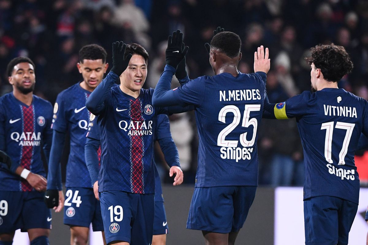 PSG : Le Parc des Princes célèbre Hakimi et Kang-in Lee