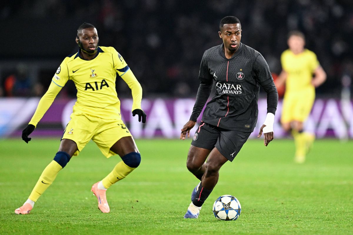 Willian Pacho et le PSG, accord enfin trouvé