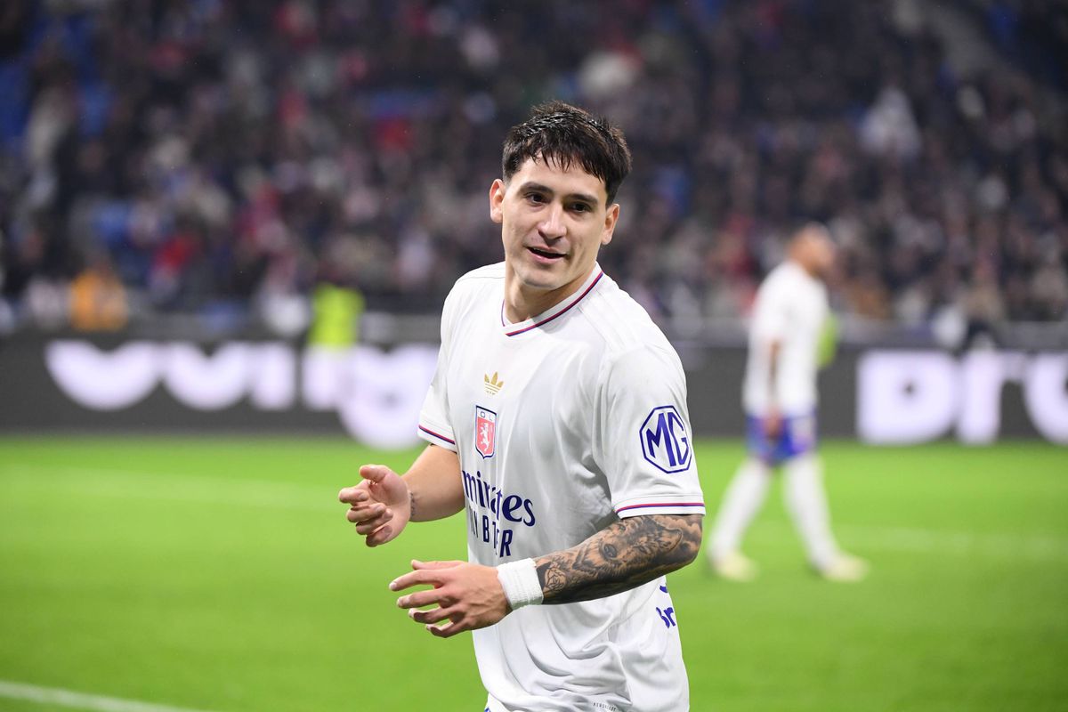 Doublé de Satriano, l'OL roule sur Nantes