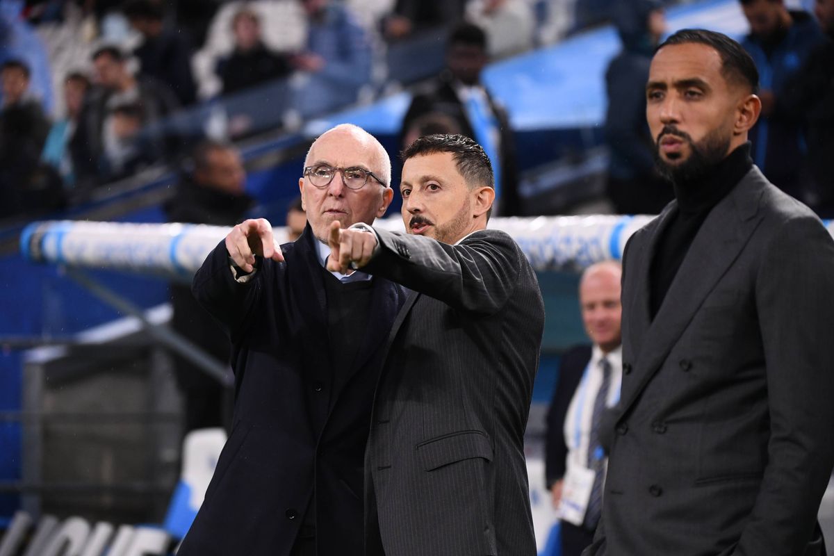 OM : Coup de chaud au Vélodrome, les CRS protègent Longoria et McCourt