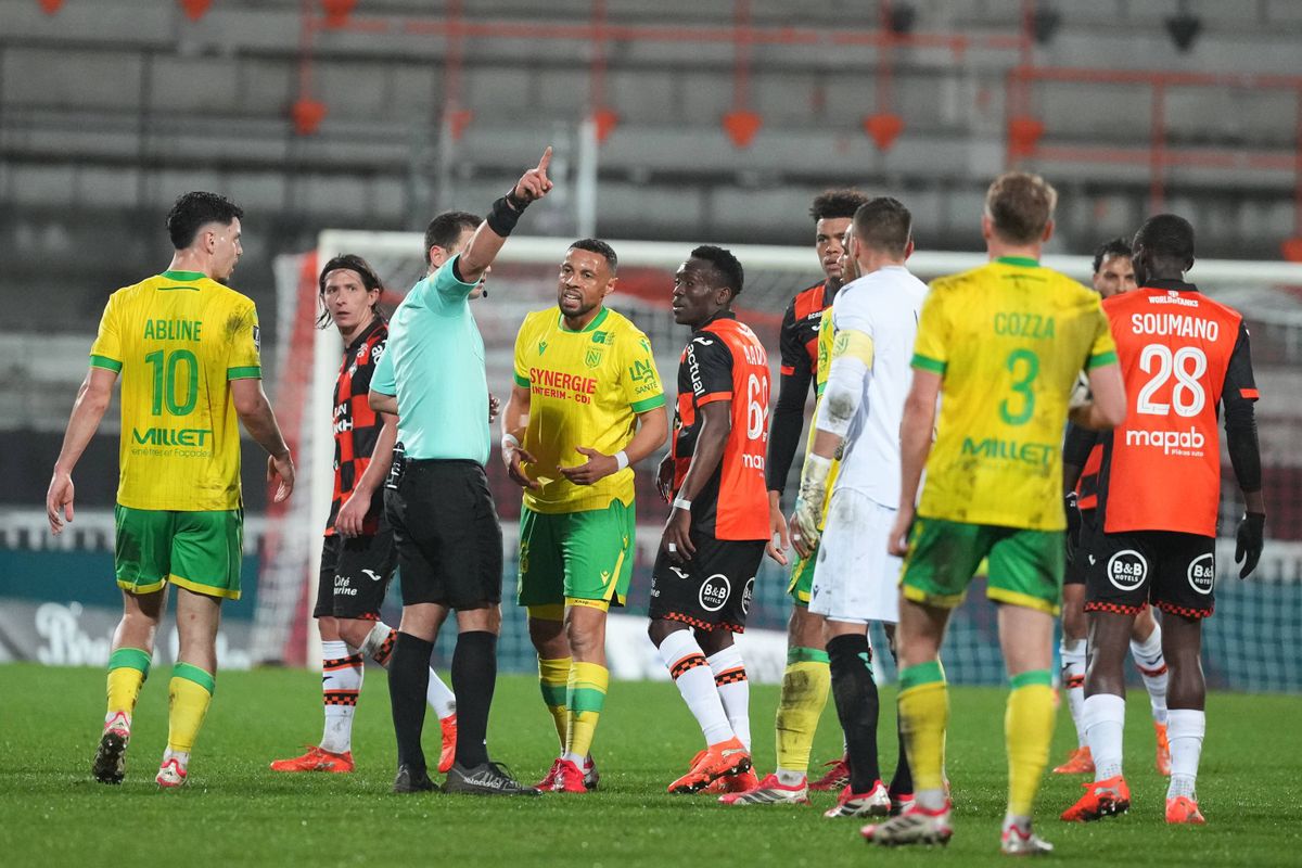 Un arbitre muet à Lorient, Nantes s'énerve