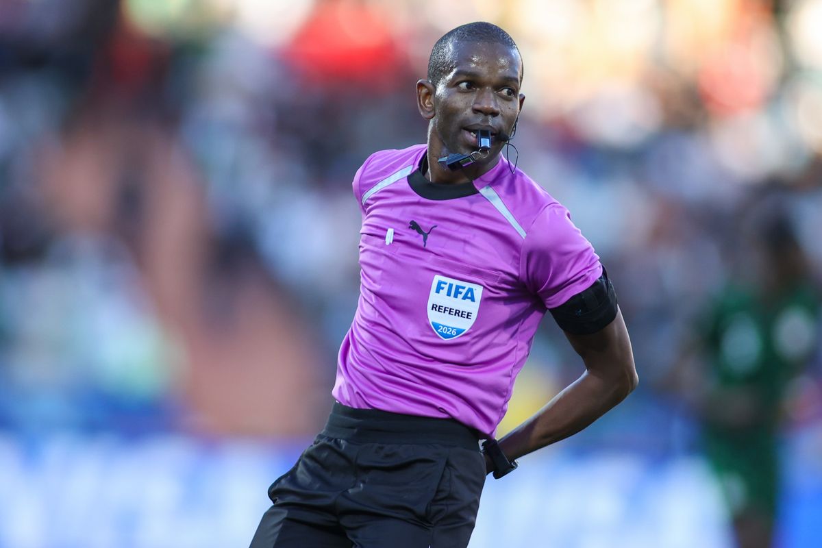 LdC africaine : Un arbitre menace les joueurs avec une technique incroyable