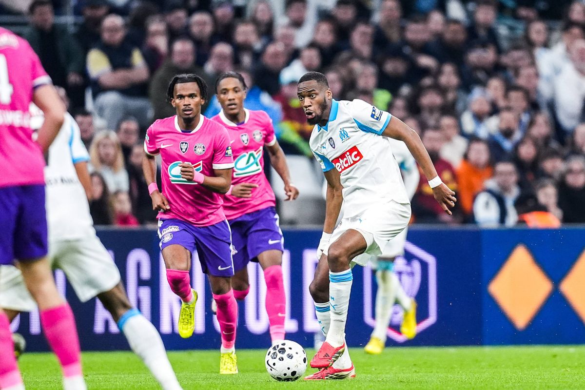 OM : Les joueurs attaqués par des jets de fumigènes