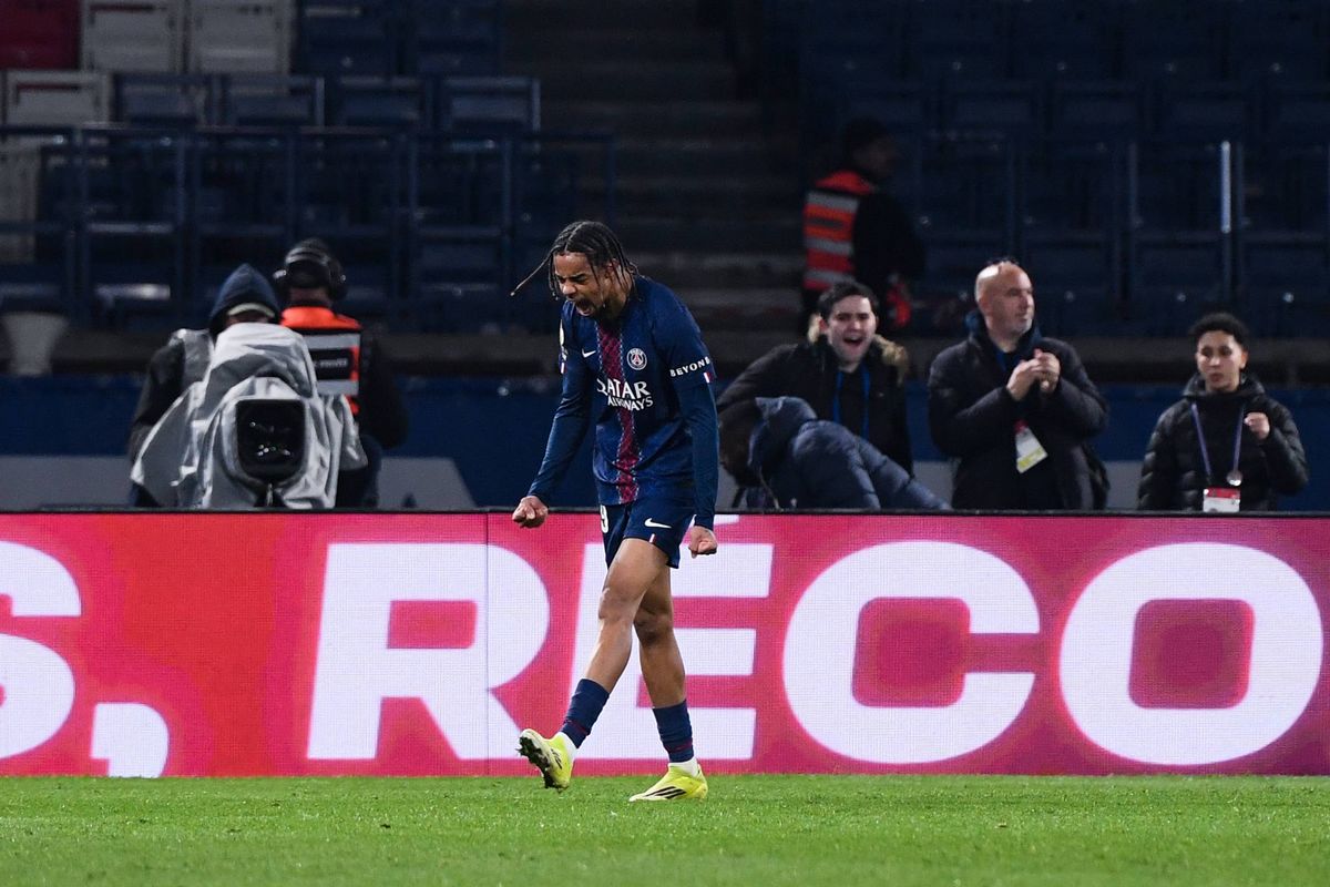 LdC : Un pétard de Barcola place le PSG devant (vidéo)
