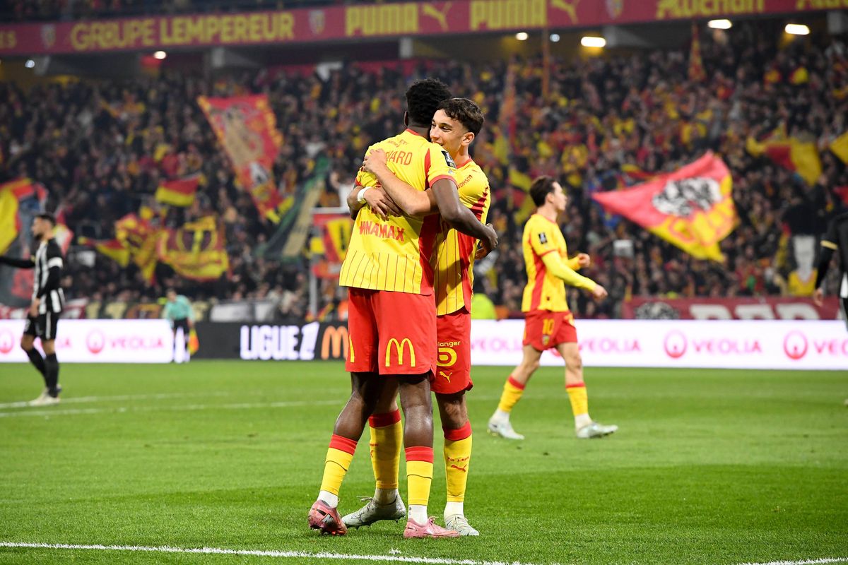 L1 : Lens pulvérise Angers, le PSG tremble