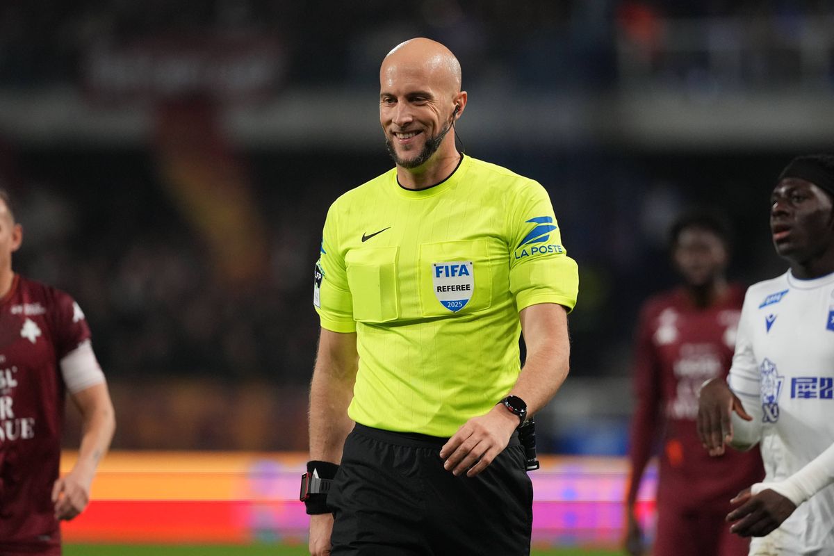 L1 : L'arbitre sur écoute, ce que l'on va entendre pendant PSG-TFC