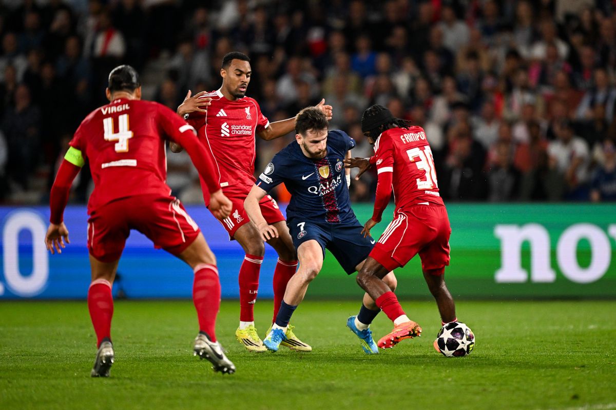 Le PSG a joué contre des plots, Emmanuel Petit hallucine