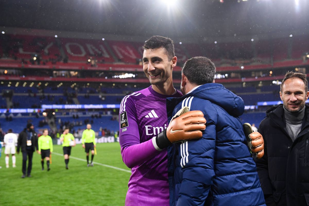 L1 : L'équipe type avec le héros de l'OL