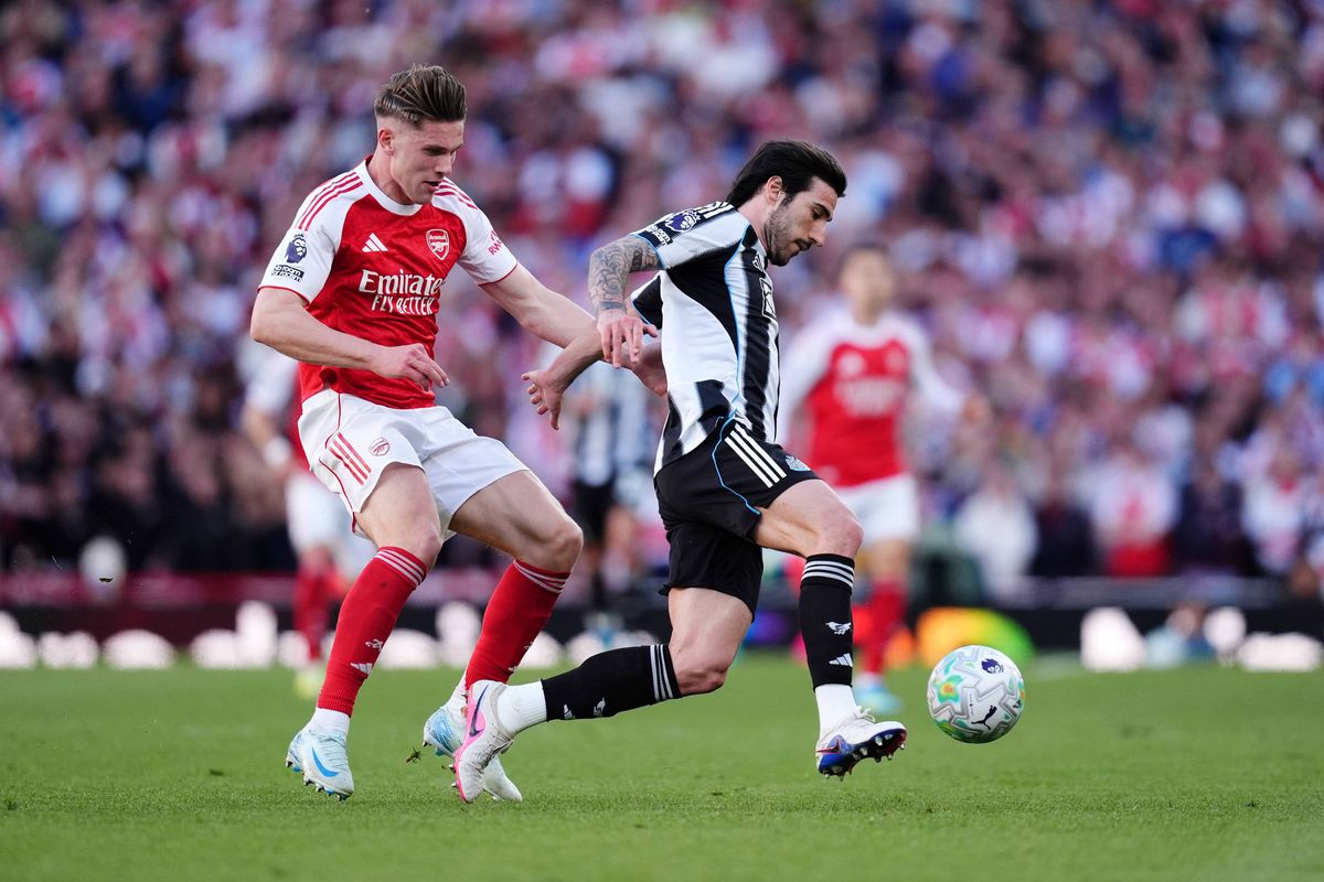 Ang : Arsenal s'impose et reprend la tête