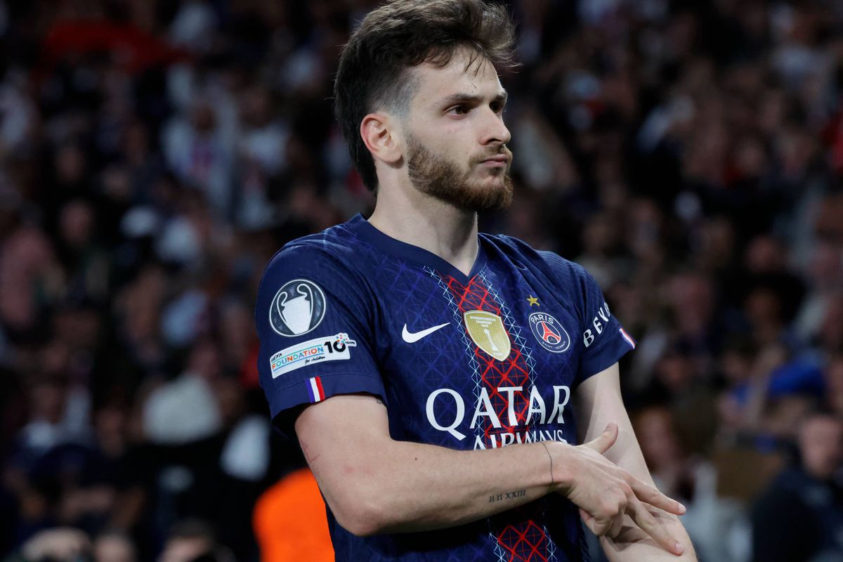 Kvaratskhelia ridiculise Mbappé, une légende ose !