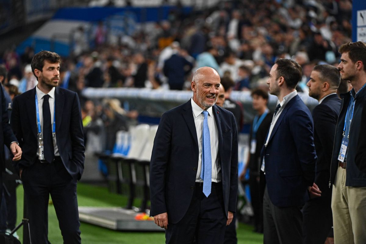 OM : Stéphane Richard prêt à déchirer le nouveau logo ?