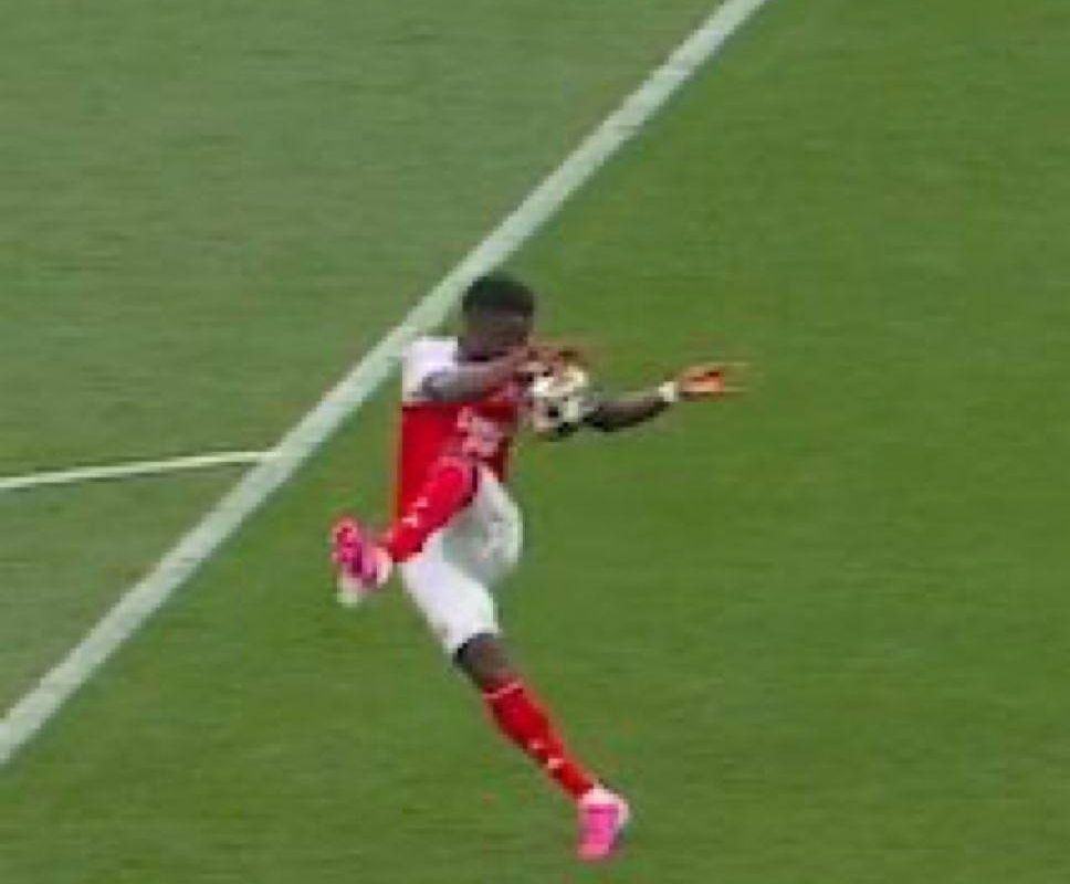 PSG - Arsenal : Un penalty oublié pour Paris ?