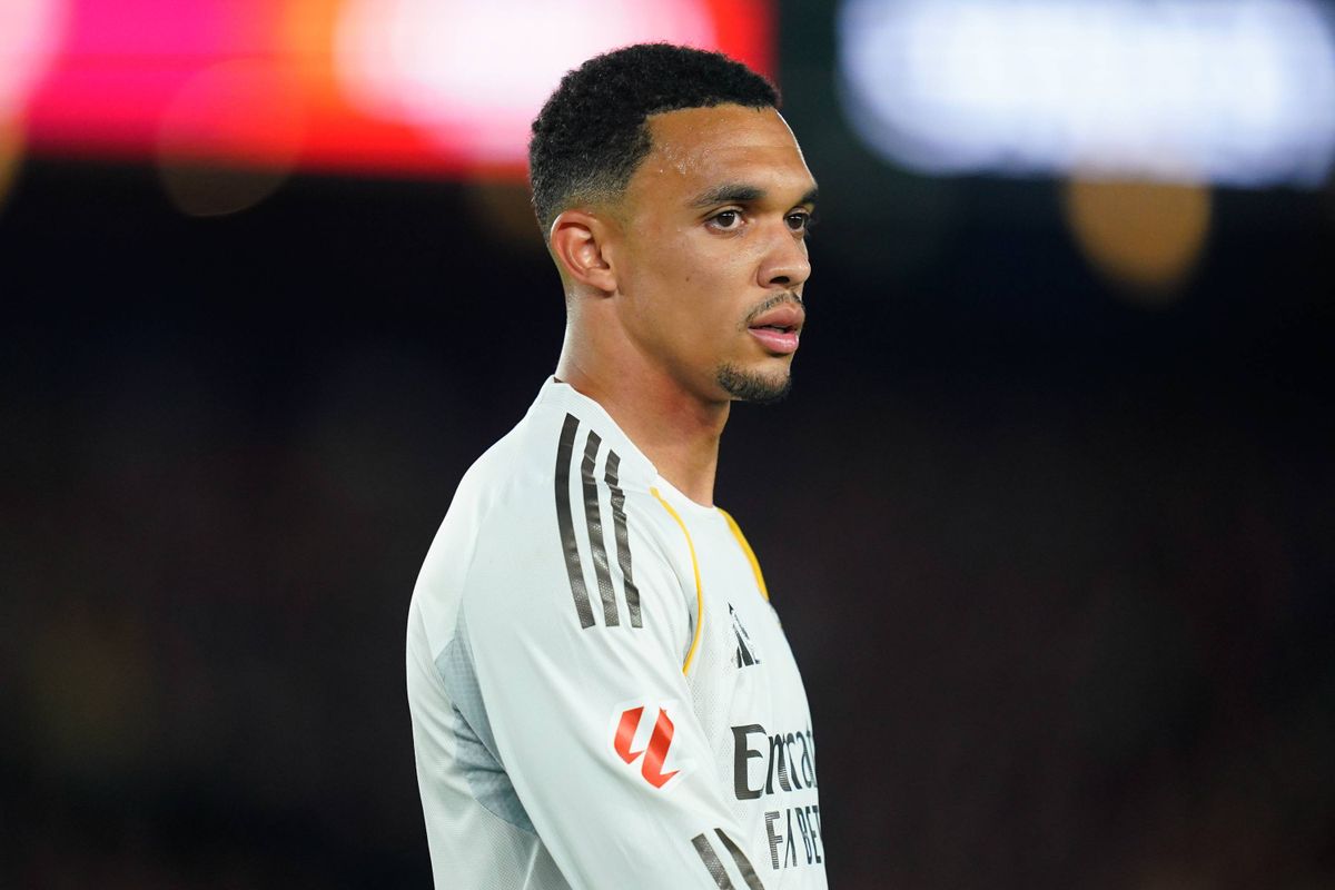 Real : Mourinho a tranché, Alexander-Arnold vide son casier