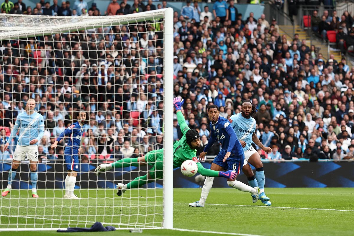 Semenyo offre la Cup à Manchester City