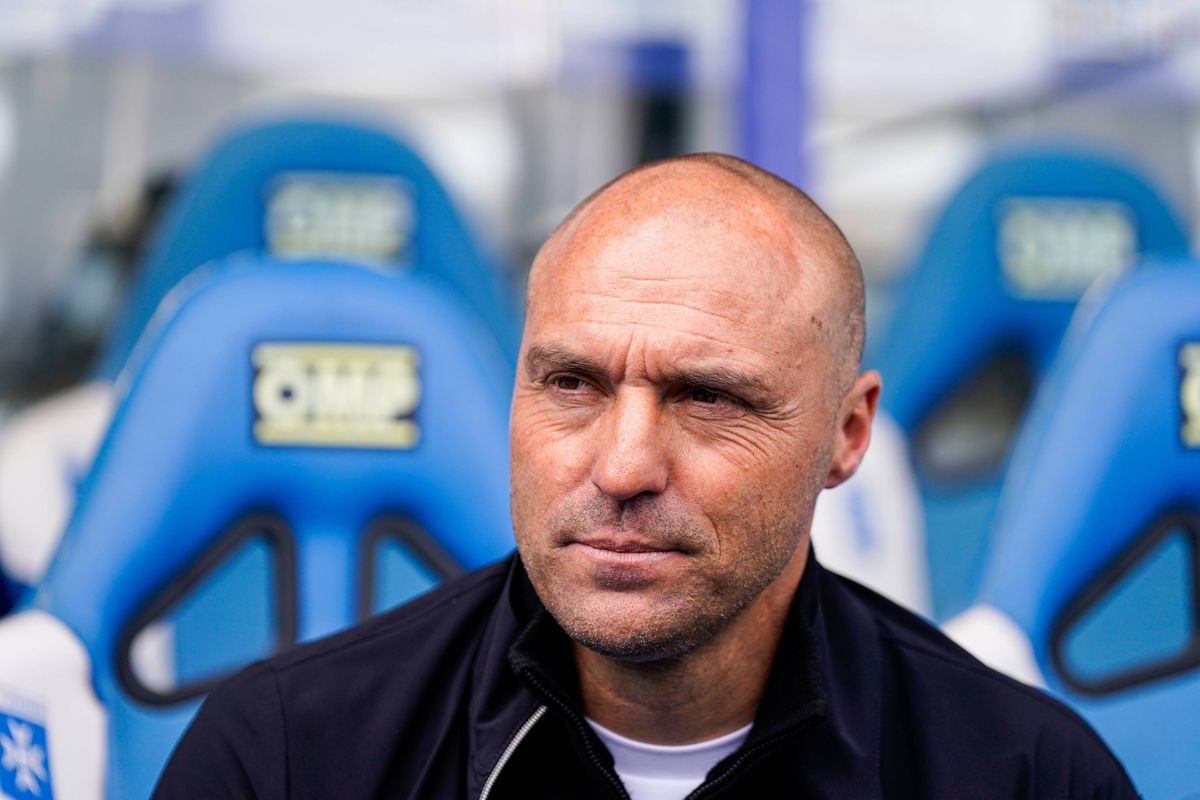 Alexandre Dujeux arrive sur le banc de Lorient