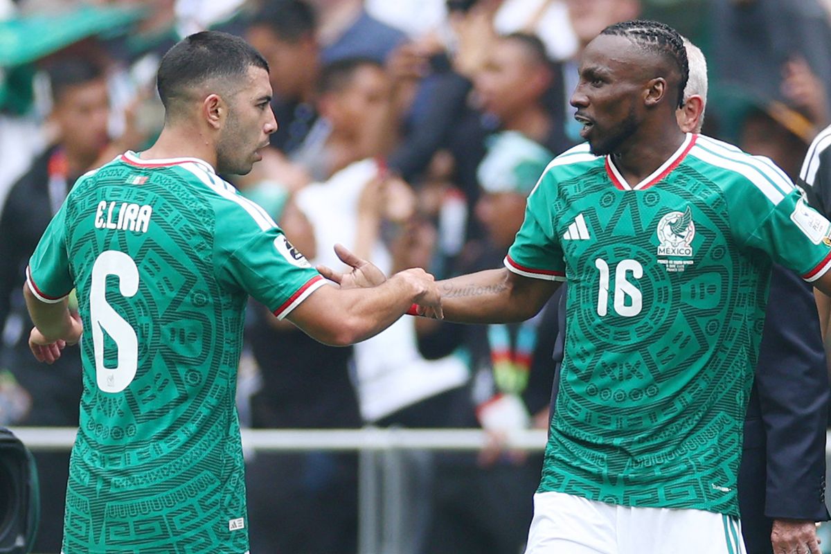 Plus de rouges que de buts, le Mexique s'offre le match d'ouverture