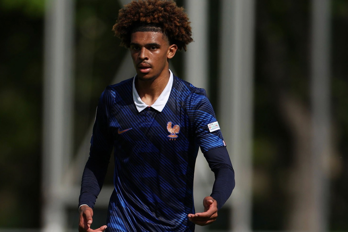 Un prometteur défenseur de 17 ans dit oui à l'ASSE