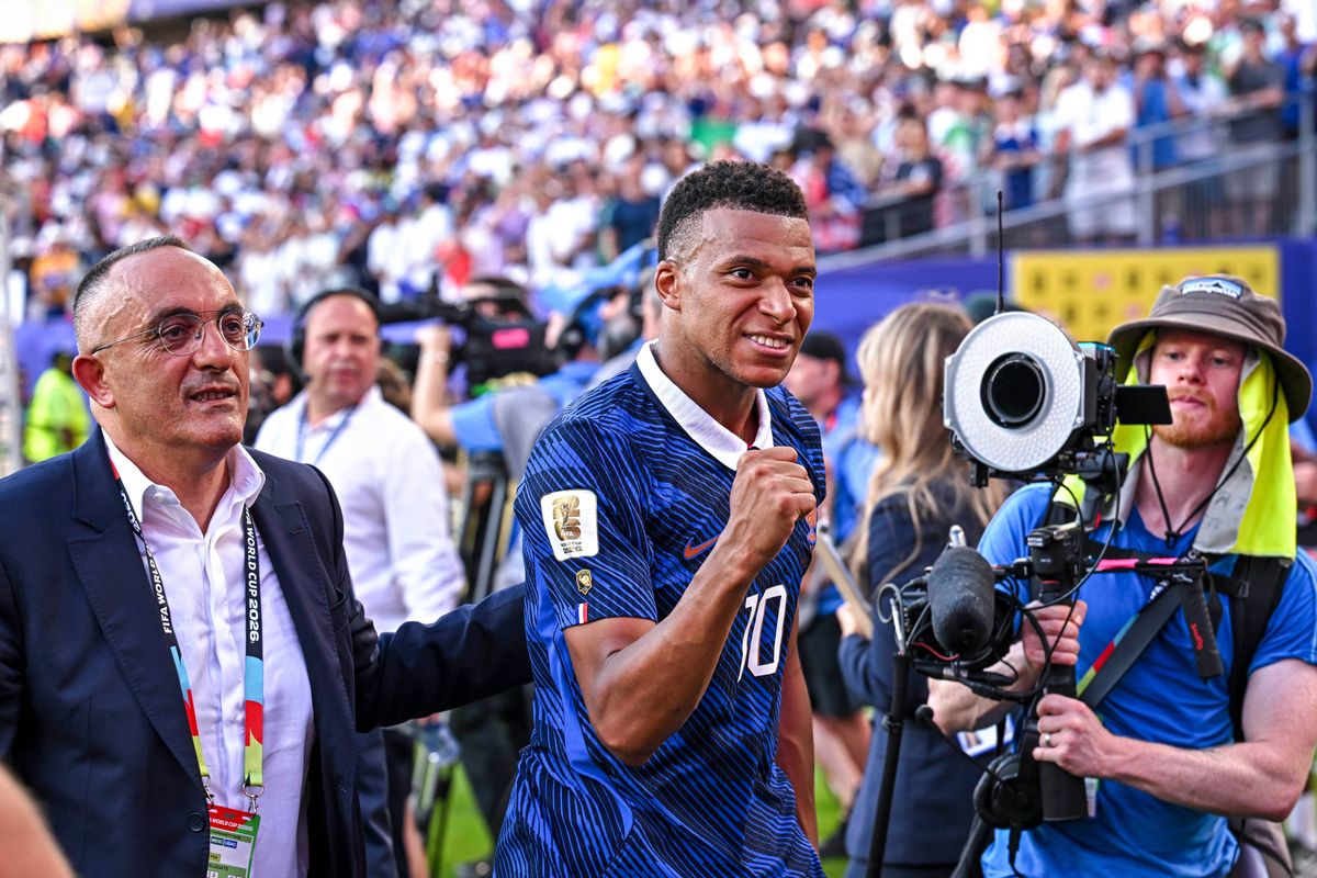 Le Paraguay brûle un mannequin de Mbappé, ça dégénère