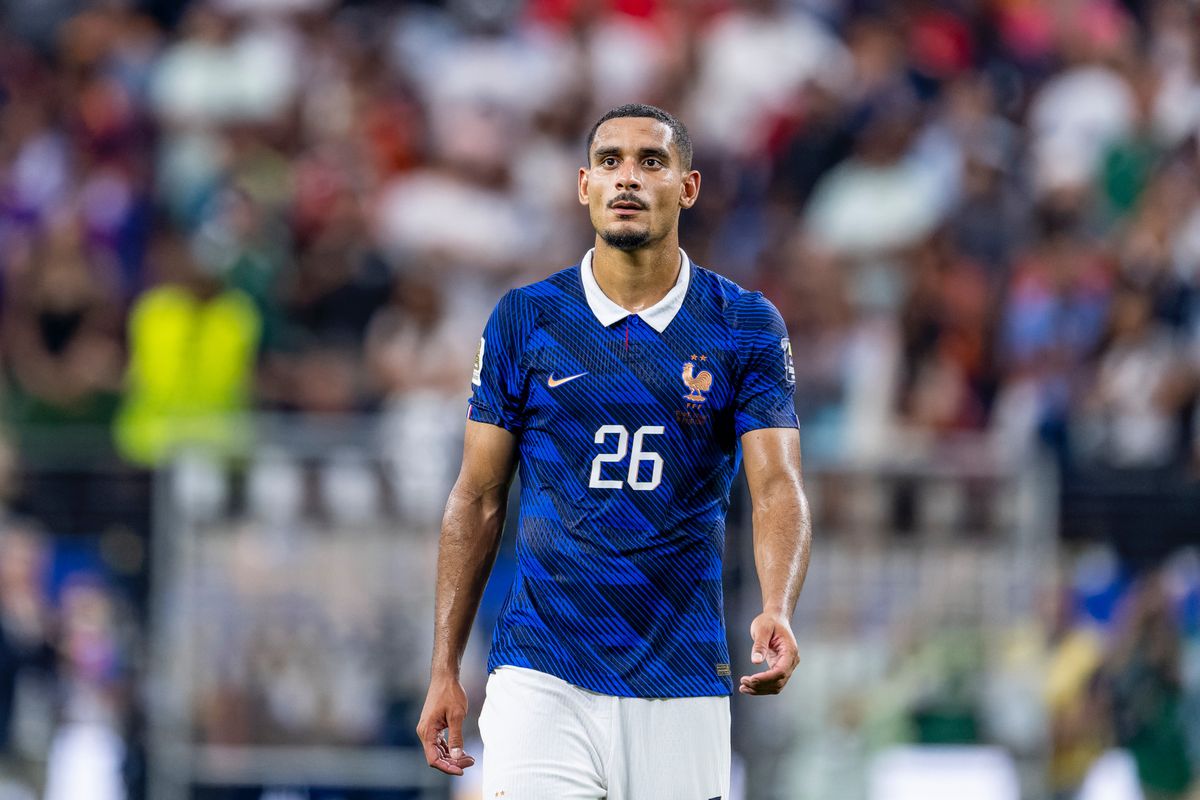 Lacroix brille au Mondial, son club change son prix