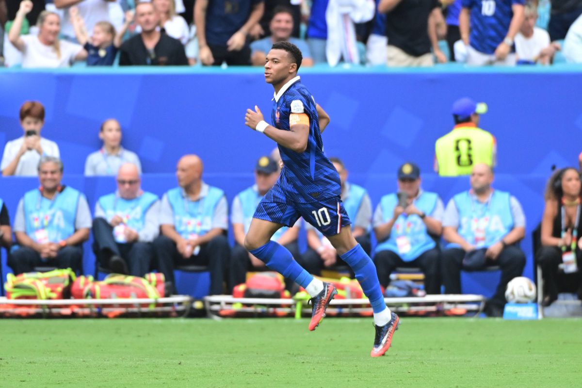 L'Espagne offre le Ballon d'Or à Mbappé