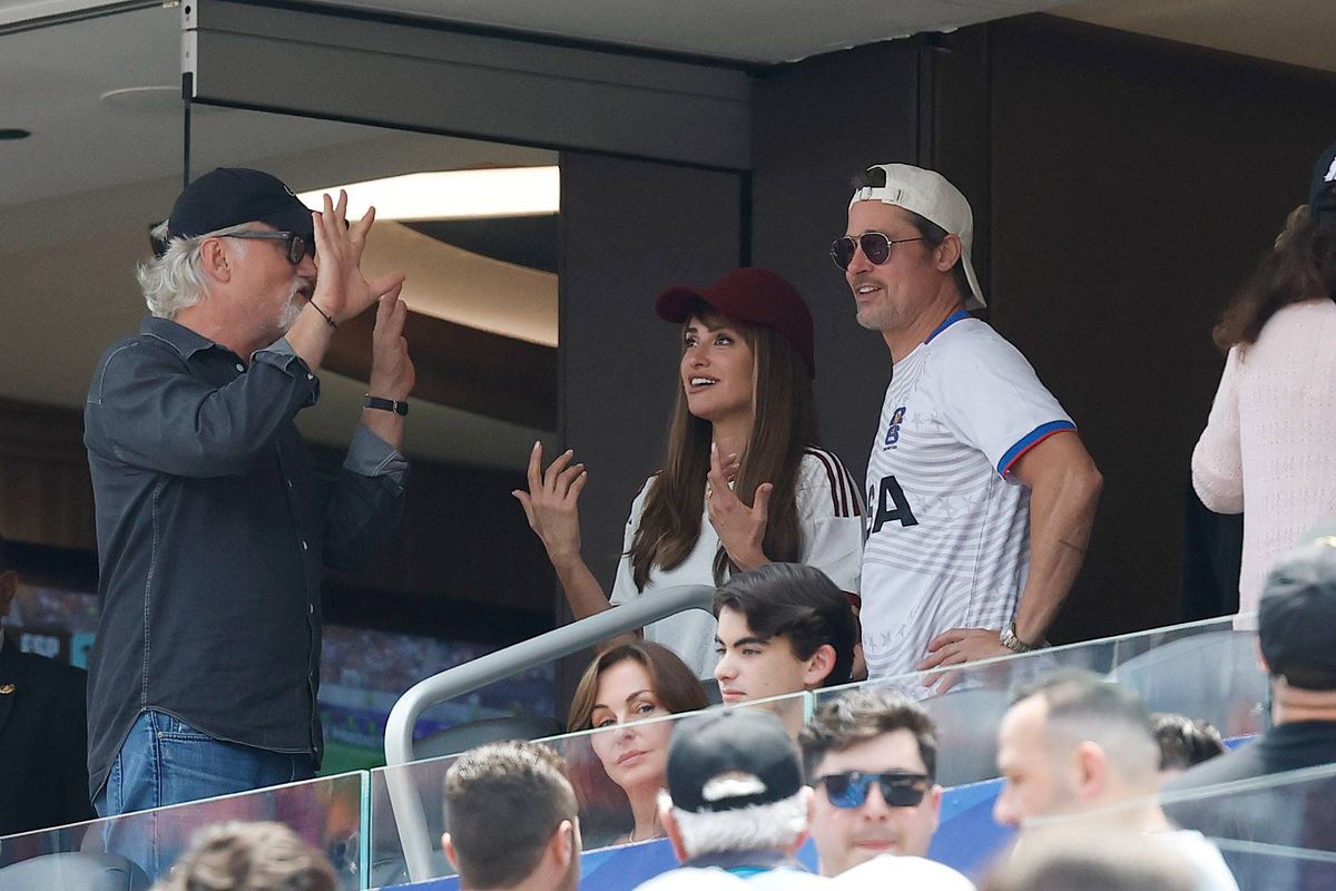 Brad Pitt humilie le Paraguay et Neymar, la France adore