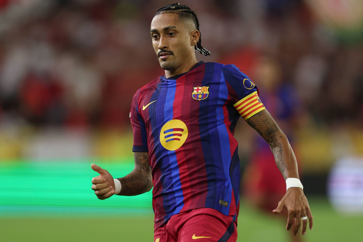 Liga : Raphinha voit triple, le Barça renverse Séville