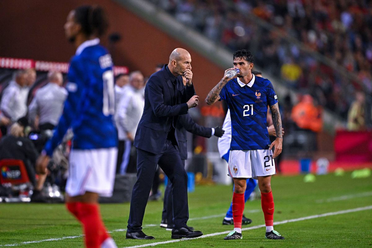 La révolution Zidane, Deschamps se prend une claque