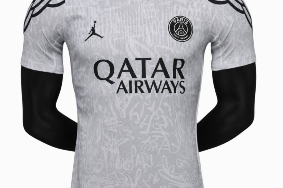 Le PSG sort un nouveau maillot, il sera blanc et noir