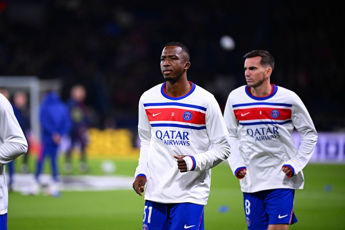 Carton rouge oublié sur Pacho, le PSG hallucine