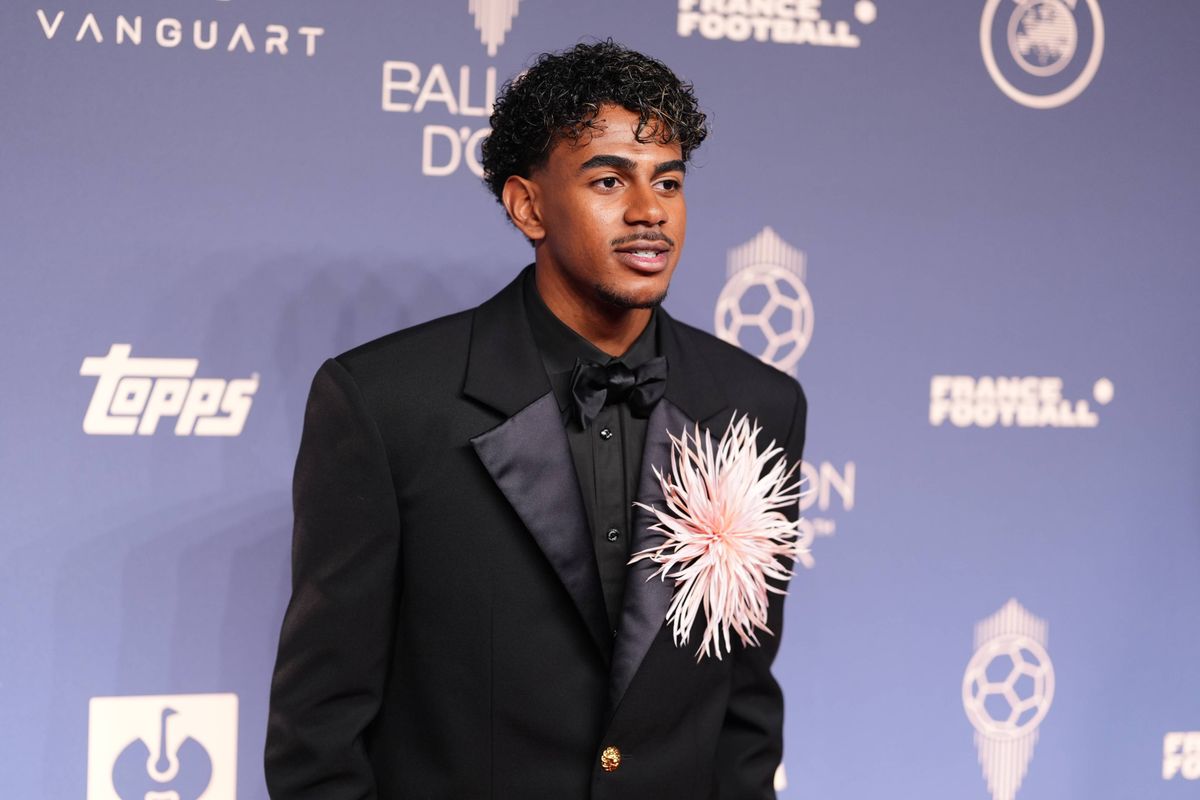 Lamine Yamal reçoit le trophée du meilleur jeune talent