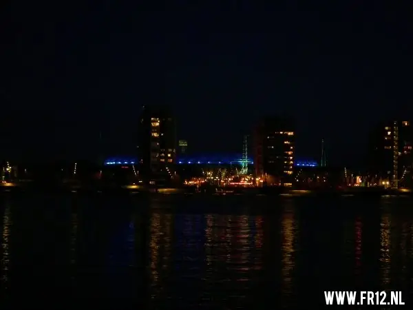 Stadion Feijenoord, De Kuip bij nacht.