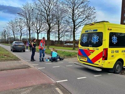 Fietsster aangereden bij oversteekplaats in Veldhoven, vrouw naar ziekenhuis