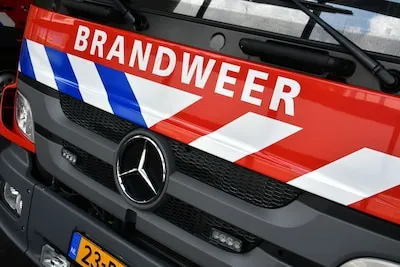 Zeer grote brand bij autobedrijf op Hoorn in Alphen aan den Rijn