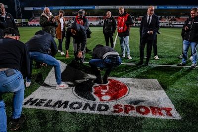 Helmond Sport-fan die het logo los sneed kan er zelf goed om lachen: ‘Knap dat we het binnen 13 minuten los hadden’