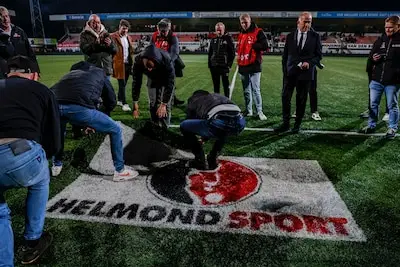 Helmond Sport gaat viraal na ‘knullig’ stukje televisie: ‘Het duurde iets langer dan gedacht’