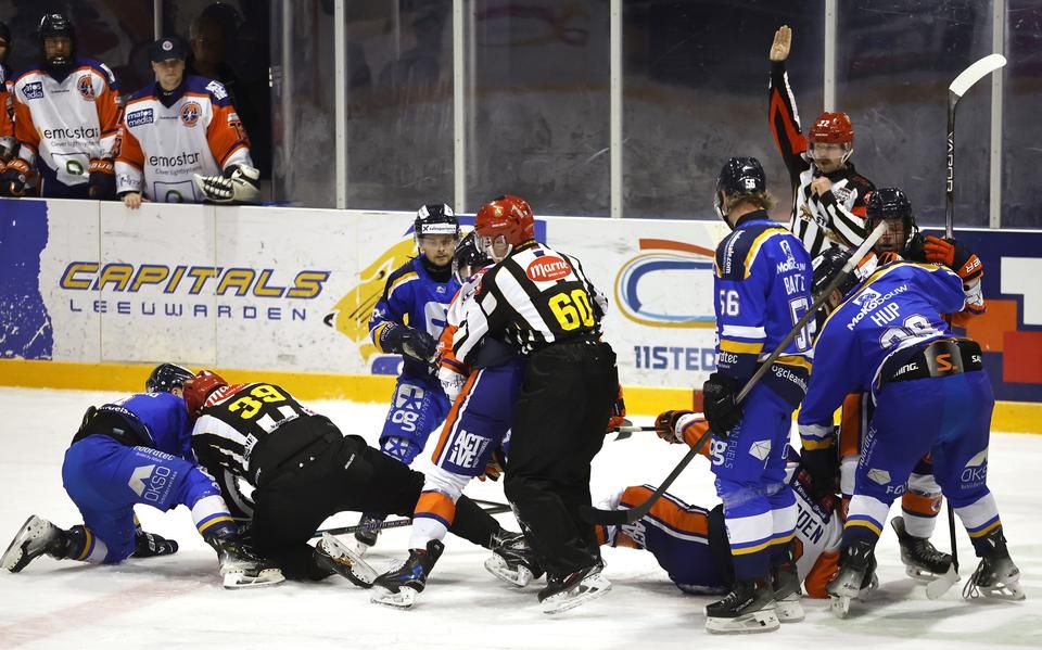 Leeuwarder Capitals mist na knokpartij twee spelers in play-offs eredivisie ijshockey