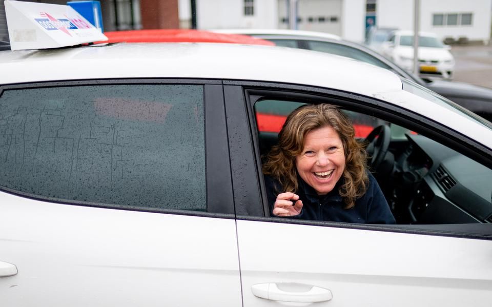 Hoe instructeur Judy (51) uit Sint Jacobiparochie na een rijles carnavalsartiest werd: ‘Echt geweldig’