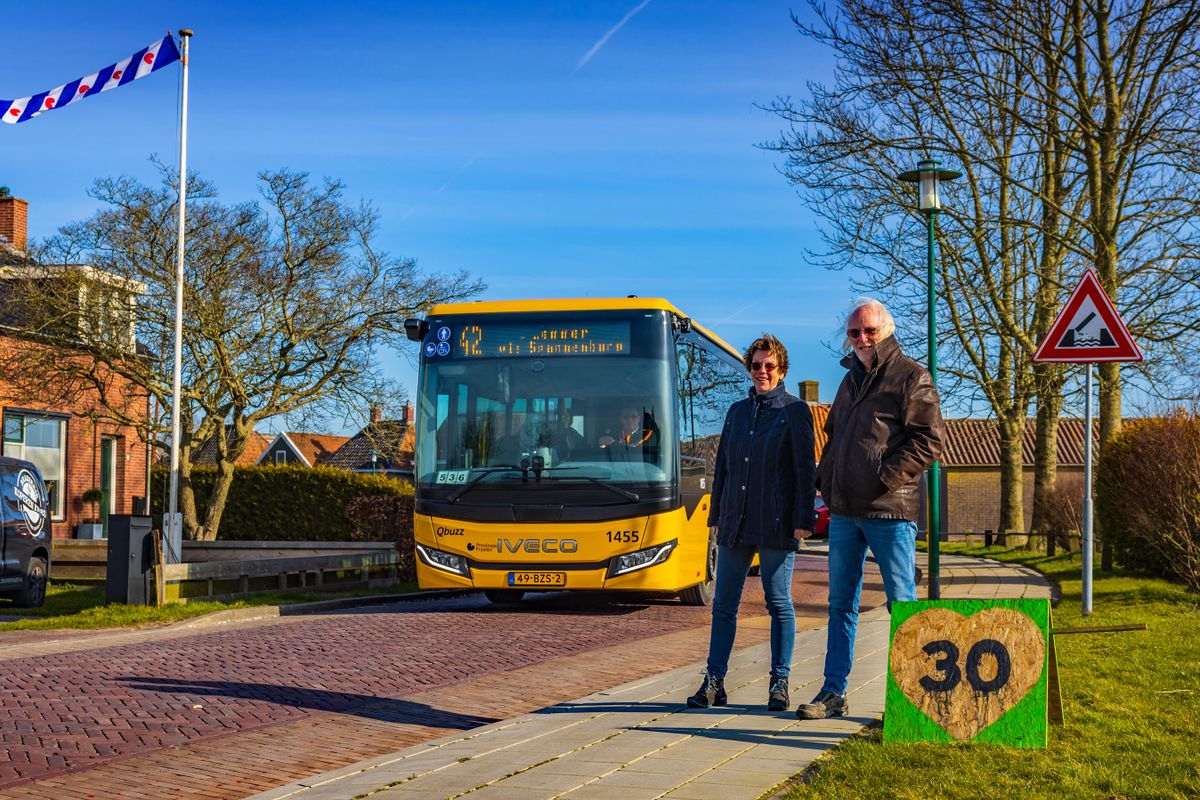 Nijesyl heeft genoeg van kuilen en Qbuzz-bussen. Maar gemeente heeft voor bewoners ‘misschien een harde boodschap’