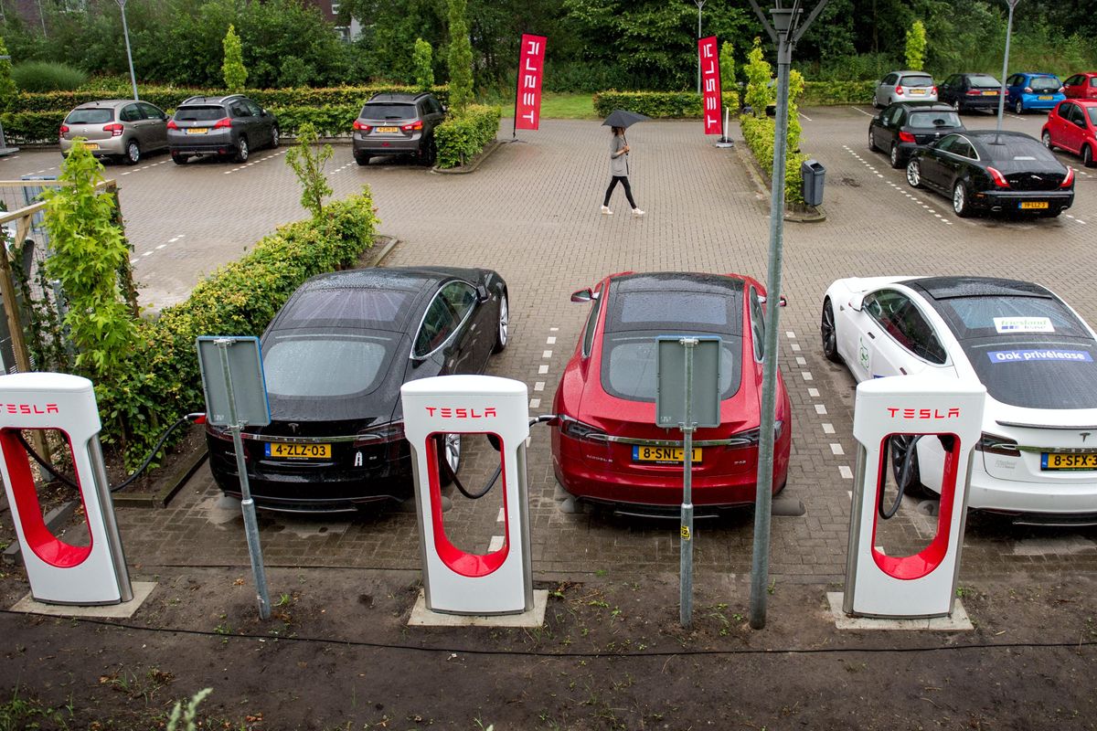 Verkoop keldert: ‘Maar ik hoef me niet voor mijn Tesla te excuseren’