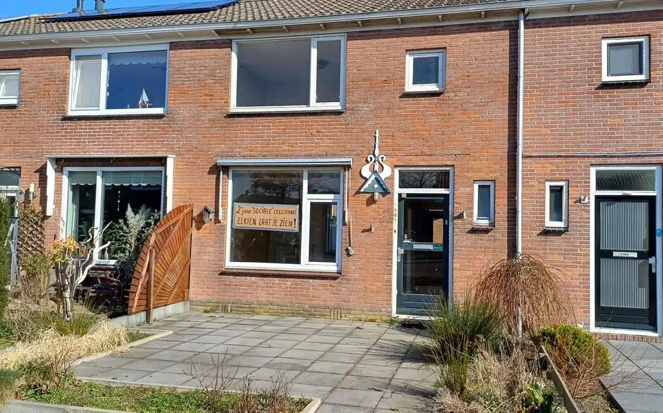 Al twee jaar leeg: Kofstraat 4 in Makkum. Dorp wil actie