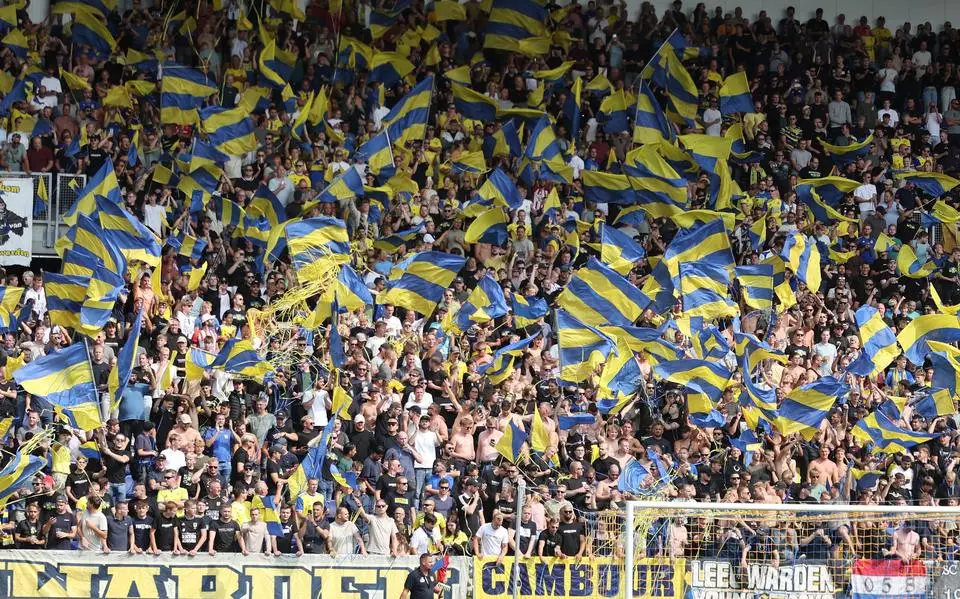 SC Cambuur na onvrede onder supporters over ‘verkeerde inschatting’ kaartverkoop Volendam-uit: ‘Een leermoment’