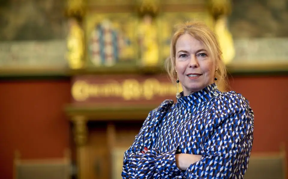 Burgemeester Avine Fokkens van Heerenveen krijgt prijs voor de positie van vrouwen in de politiek
