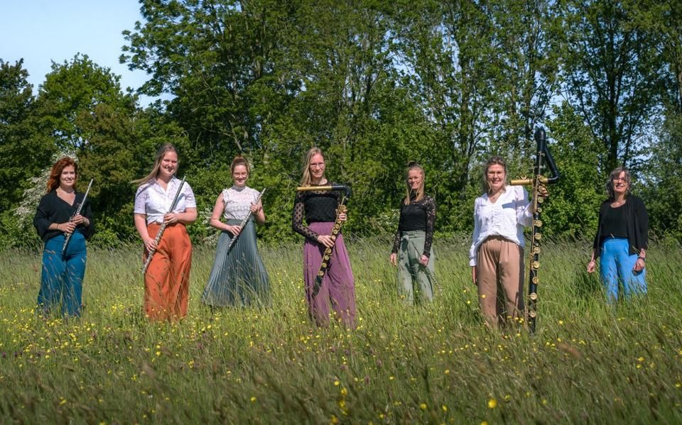 Maartenskerkconcert fluitensemble Twizzlez met pianist en slagwerker