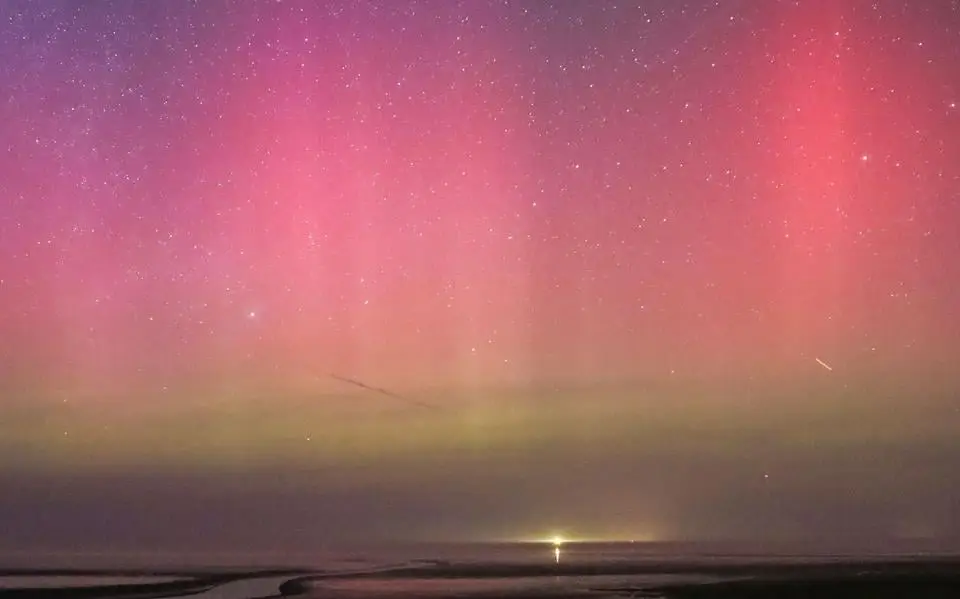 Meldingen van onverwacht heftig noorderlicht op Waddeneilanden